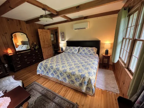 Private, Pet Friendly Lake... Perfect Location. Secluded, Yet 1 Mile to Main St - Alppimaja