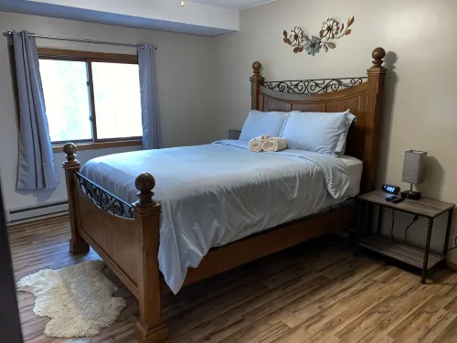 Beautiful Bi-level. Game room with pool table, 5 UHDTVs, WiFi. Central heat/air. - Fitnessstudio