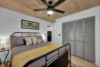 3.5 Miles to Blue Ridge + Hot Tub + Shuffleboard + Fire Pit + Arcade - シャレー