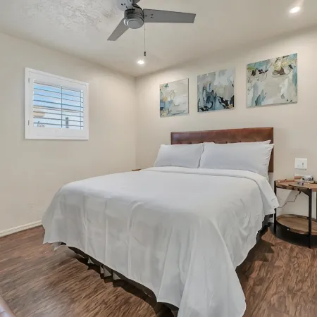 Oak's Beautiful Contemporary Suite #10