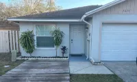 Escape to this charming villa in picturesque Palm Harbor. With 2 cozy bedrooms. - 빌라