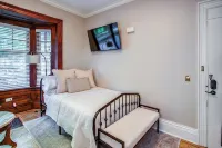 Cozy 1-bedroom Apartment Steps from Park Ave with AC, WiFi - 4-Star