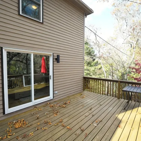 5 Star Coastal Farmhouse- Dog Friendly- 3Br in Westerly! Minutes to Beach & Town