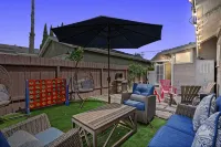 Mins to Belmont Shore - Firepit - Game Room - BBQ - Free Parking - Fifa 2026! - บังกะโล