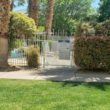Las Palmas 2 Bedroom Condo * Poolside * Great Amenities