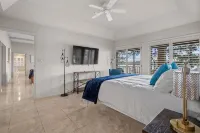 Beautiful, Private Lake House with Double Dock - Wifi