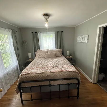 Adorable, Cozy Home in the Ozark Scenic Riverways Ready for a Weekend Get-a-Away Hoteles en Condado de Shannon