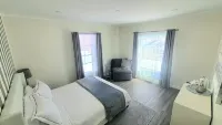 Contemporary 3 bedroom apartment on the first floor overlooking the Salmon River - 4-Star