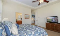 Amazing Coastal Resort Home, Indoor/Outdoor Pools, Kayaking, Tennis, & Fishing - 부티크
