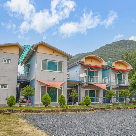 Jecheon Neunggangsong Pension Отели рядом с достопримечательностью «Храм Чонбанса»