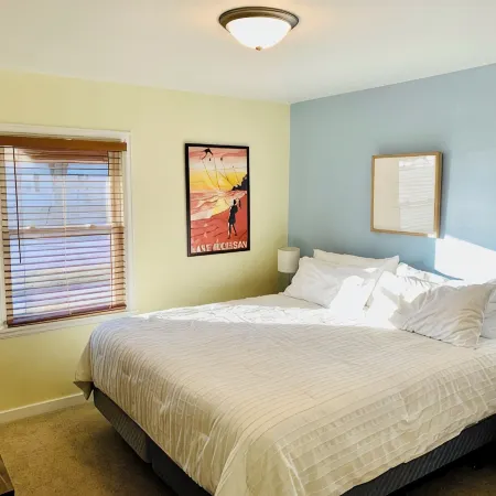 New King Park Beach Lookout Deluxe! 3BR Right at Lake!
