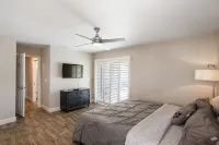 Waterfront Retreat in the Heart of Tampa. Close to Tpa, RayJay and Steinbrenner - Homestays