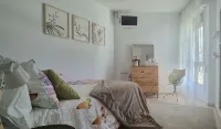 Great holiday villa, at the foot of the river Verdugo - 2 ดาว