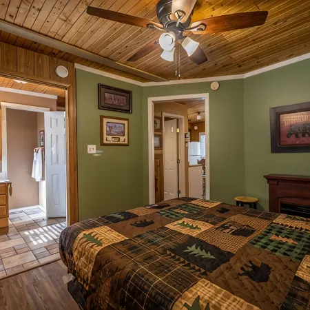 Whispering Pines Cabin with Hot Tub in Ruidoso