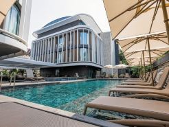 FOUR HILLS HOTEL