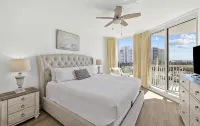 502 Stunning 2 Bdrm~ Private Beach ~ Gulf View & Pools ~ Book Aug 9th Special - บูติค