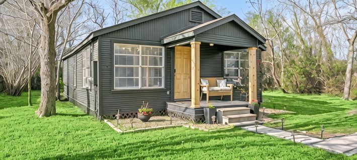 Cozy bungalow in charming Old Town Tomball Hotels in Tomball