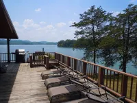 What a view of Lake Cherokee - Homestays