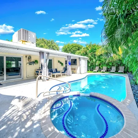 Heated Pool+Hot Tub! Private Beach Access!
