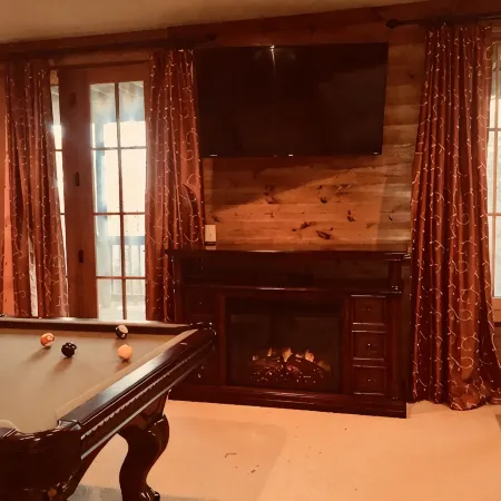 Wildwood Cabin - Sleeps 14, Mountain Views