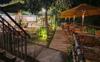 By the River Cottage with Private Warm Pool - 3-Star