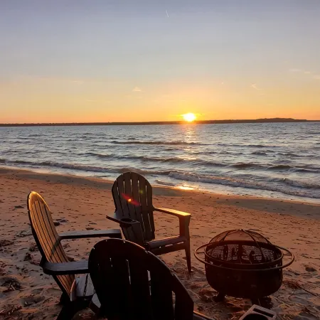 Rustic Moose Lakefront Guest Cabin on the Shore of Lake Superior