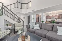 Your Home Away! Offering Free Heated Pool ! Close to Almost Everything! - Bathtub