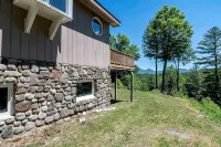 Cozy Secluded Lakefront Chalet With Hottub & Mountain Views - 4-Star