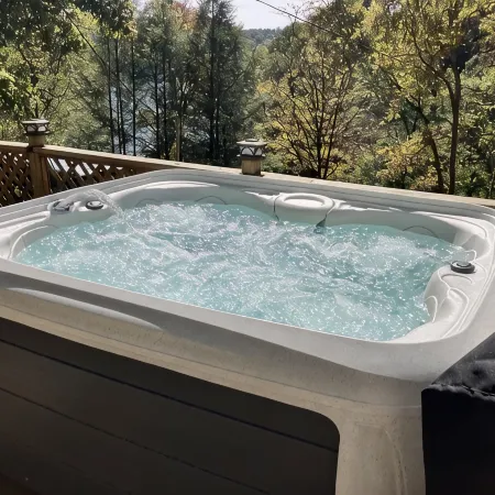 Cozy Mountain Cabin near Ohiopyle, Hot-Tub