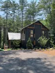 Relaxing Bright Mountain Getaway w/ Hot tub - Newly Renovated Cashiers Area Home - WiFi