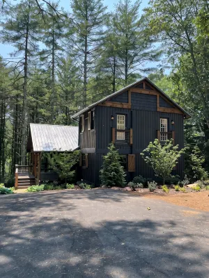 Relaxing Bright Mountain Getaway w/ Hot tub - Newly Renovated Cashiers Area Home - WiFi