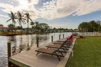 Heated Pool and Spa-3B/2B Waterfront on Canal close to the Beach - مسبح خاص