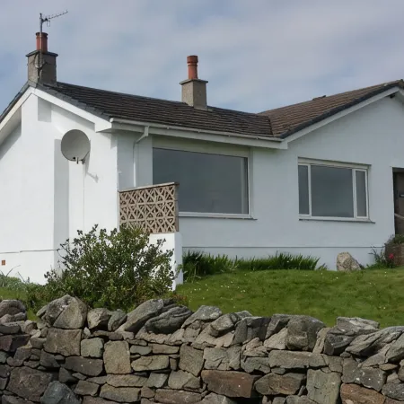 Beautiful 10 person modern bungalow in Bruichladdich with stunning views