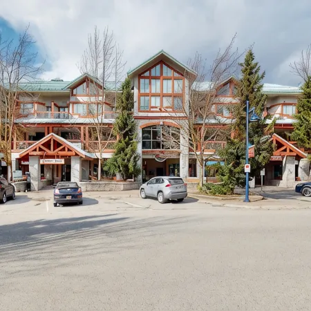 Luxury King Suite Village North Mountain Views -The Nest- Pet Friendly!