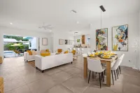 "Brillant Sunshine" SARASOTA.  Luxury POOL home built in 2023. Up to 18 guests - 4-نجوم