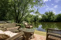 Welcome to The Boathouse! Waterfront/Boats/Hot tub - 4-Star