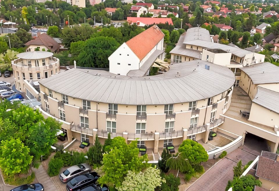 Gold Wave Apartments