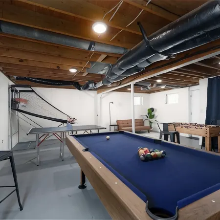 NEW! ARK Family Retreat w/ Game Room 3min to Ark!