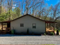 Twin Oaks: Close to Town! Mtn Views! Hot Tub! - Wifi