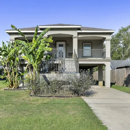 View the Beach from Your Porch.  Best Location, 5 Blocks to Downtown