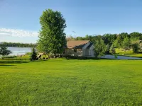 Large, cozy lake home near Round Lake Farm, Nordic Center, Road America, Lambeau - 4-Star