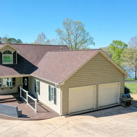 Pristine lake house offering watersports, gameroom favorites, and stunning view Hotels in Clines