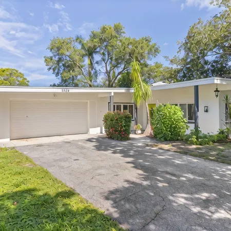 Fall in Love! Gorgeous, Colorful Pool Home Mins from Anna Maria! Pet Friendly!