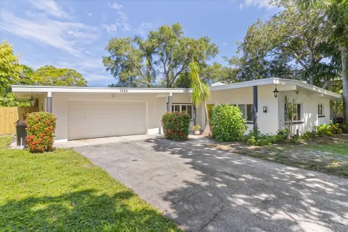 Fall in Love! Gorgeous, Colorful Pool Home Mins from Anna Maria! Pet Friendly! - Wifi