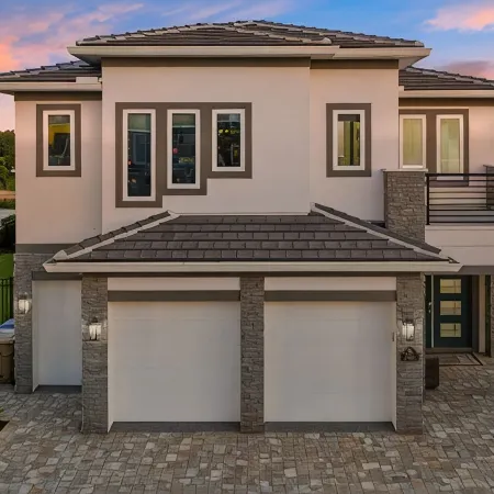 CLOSE TO DISNEY / FREE SHUTTLE / PRIVATE POOL AND SPA