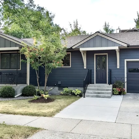 Great location! A short walk to MSU and downtown!!!