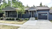 Great location!    A short walk to MSU and downtown!!! - 3-Star