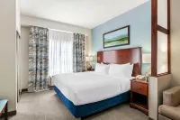 Best Western Plus Crossroads Inn  Suites - Parkplatz
