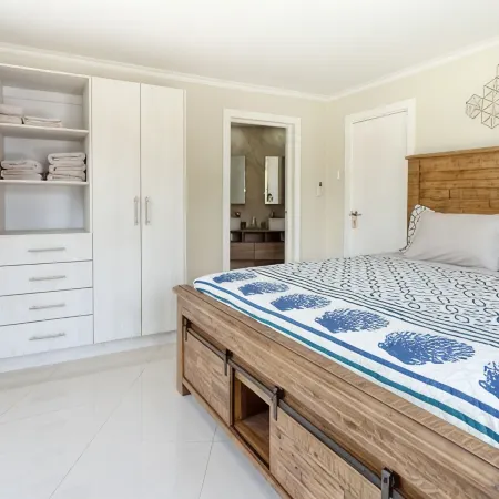 Peaceful Palm Beach Villa - For Families & Friends
