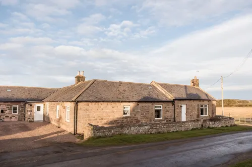 Cosy Dog Friendly Farm Cottage with Views to Beautiful Northumberland Farmland! - 4-Star
